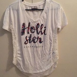 White Hollister shirt🌸